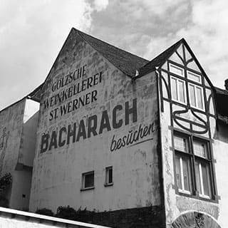 Werbung auf der Hauswand der Gölzschen Weinkellerei St. Werner, Bacharach