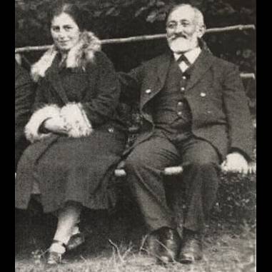 Schwiegertochter Ina, Der Lehrer Heinrich und seine Frau  Ina Stein aus Grebenau konnten in die USA fliehen.